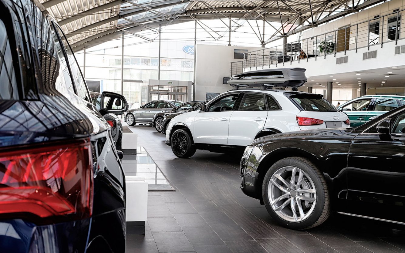 Продажи новых автомобилей в России в марте упали на 62,9%